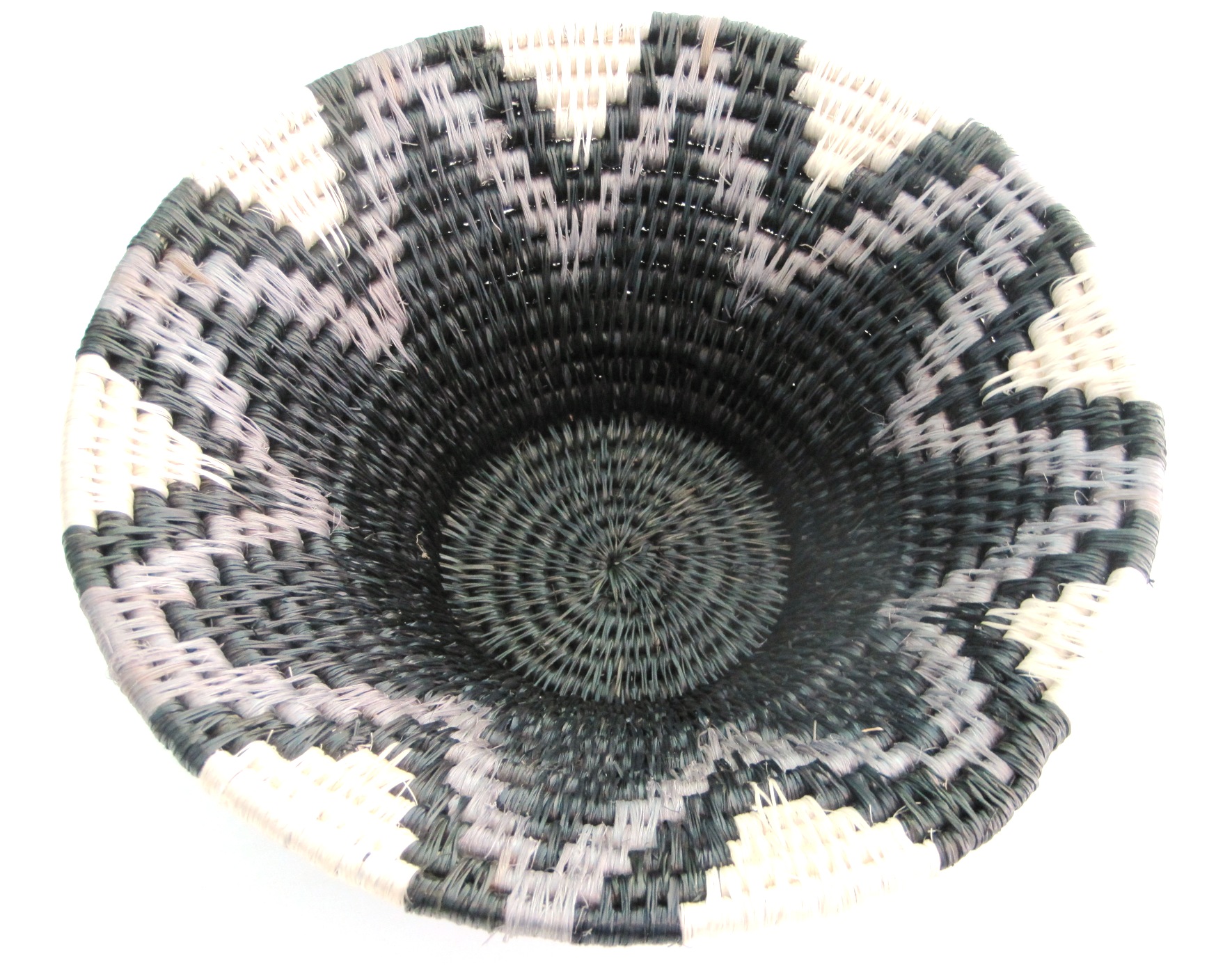 Handwoven Lutindzi Basket from Swaziland - Mono - M