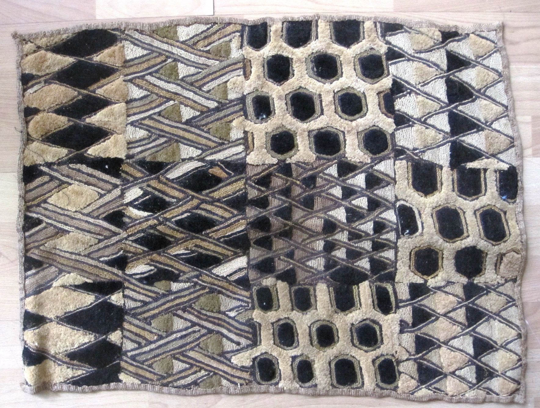 Vintage Shoowa Kuba Textile from Congo #015